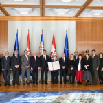 Povelja Republike Hrvatske Centru Miko Tripalo za promicanje demokracije i ljudskih prava