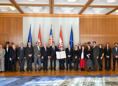 Povelja Republike Hrvatske Centru Miko Tripalo za promicanje demokracije i ljudskih prava